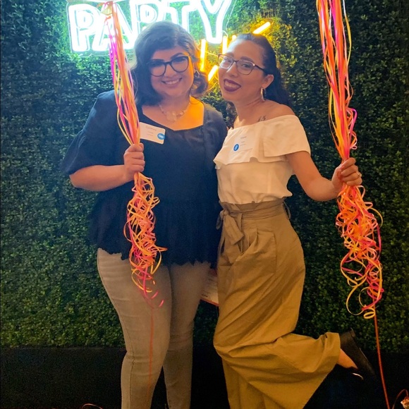 Meet your Posher, Elena - Picture 2 of 4